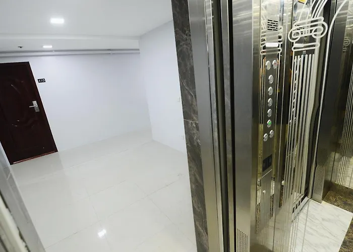 Cebu Courtyard Hotel 2*