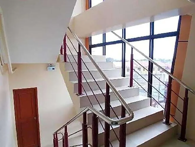 Cebu Courtyard Hotel 2*